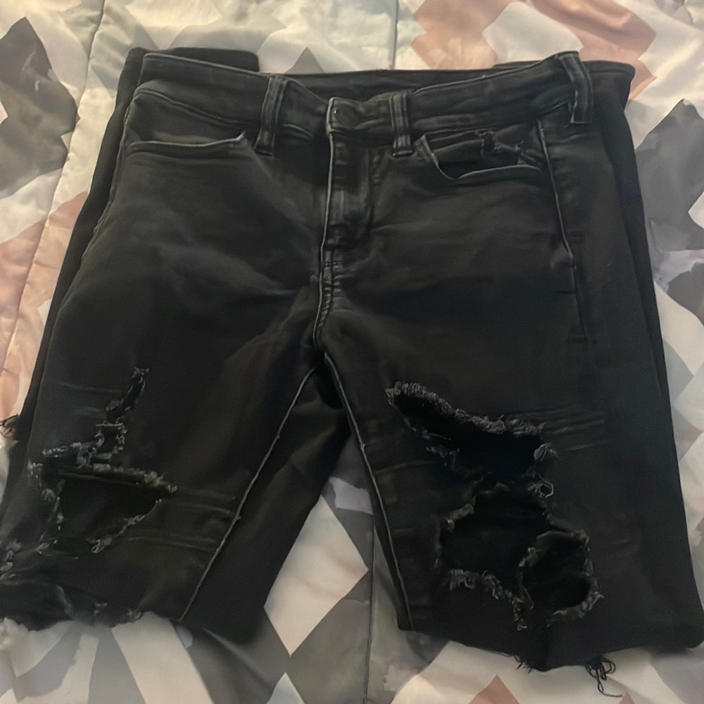 I’m selling jeans that has rips in them